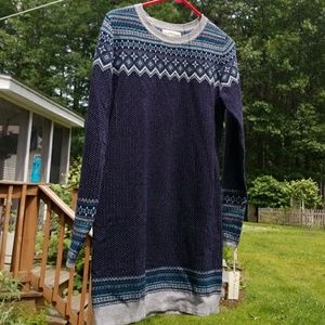 Cozy, patterned sweater dress